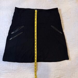Althleta A-line black womens size 4 mini skirt